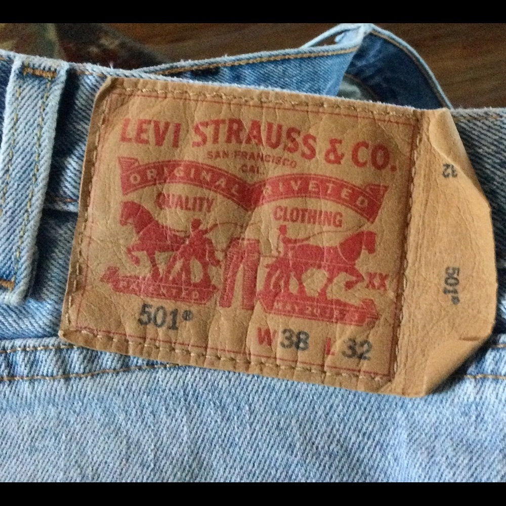 Levi’s 501 Light Wash Button Fly 38/32